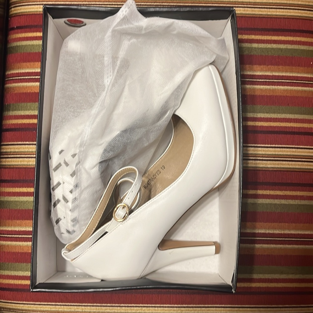 Women’s Cute and Comfortable Heels Size 10 - Picture 5 of 6